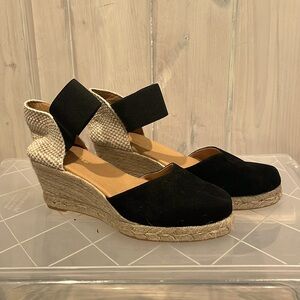Black closed toed espadrilles w/wide elastic strap